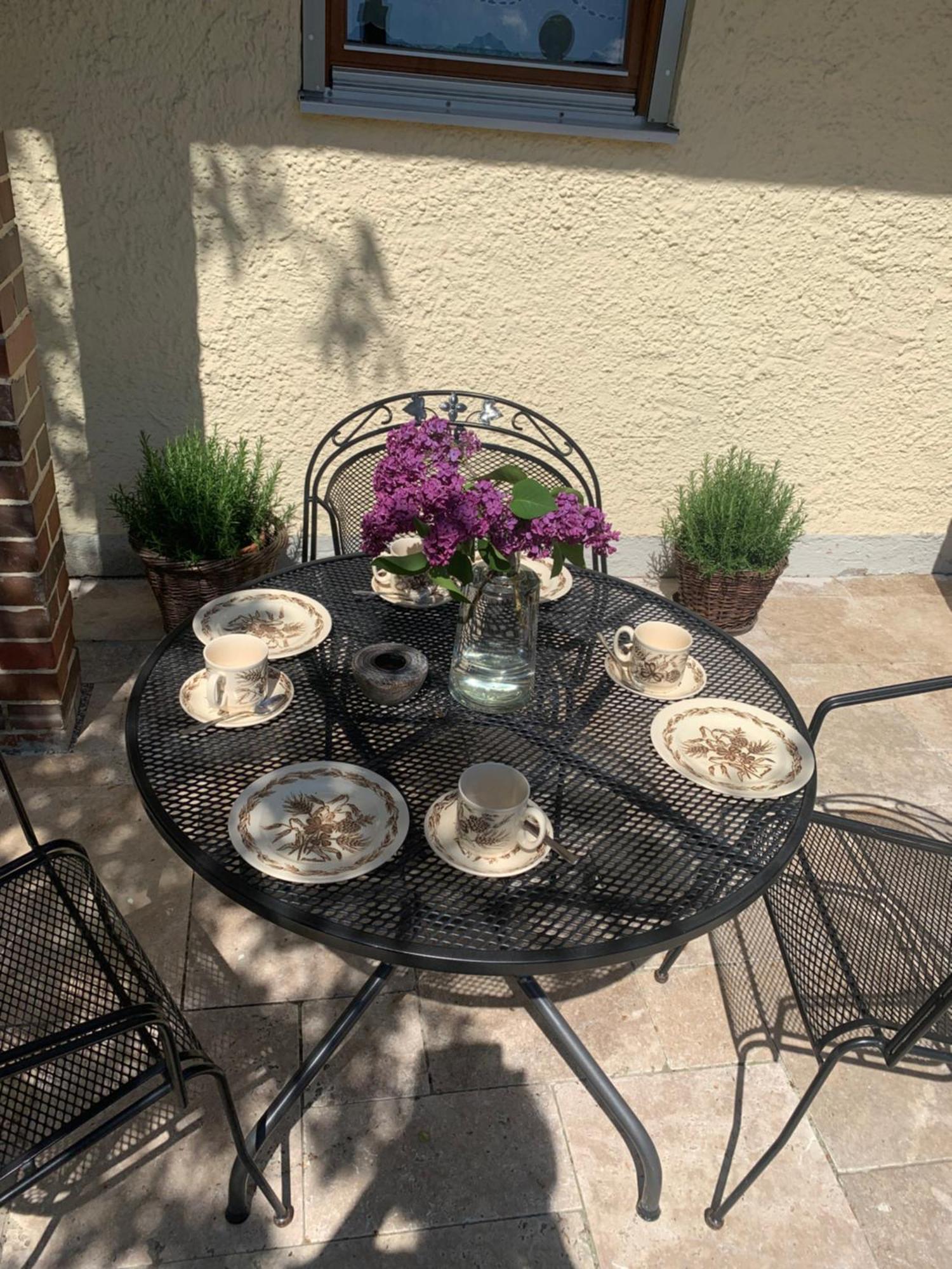 Apartment Vier-zimmer-wohnung Mit Garten Zwischen Salzburg Und Koenigssee *
