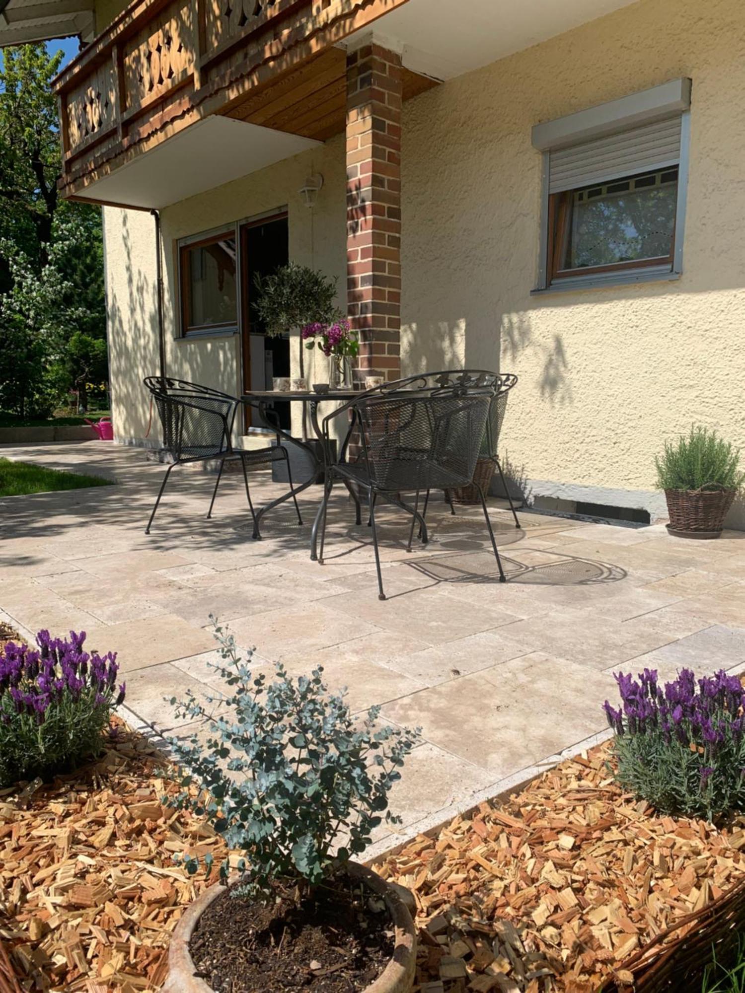 Apartment Vier-zimmer-wohnung Mit Garten Zwischen Salzburg Und Koenigssee *